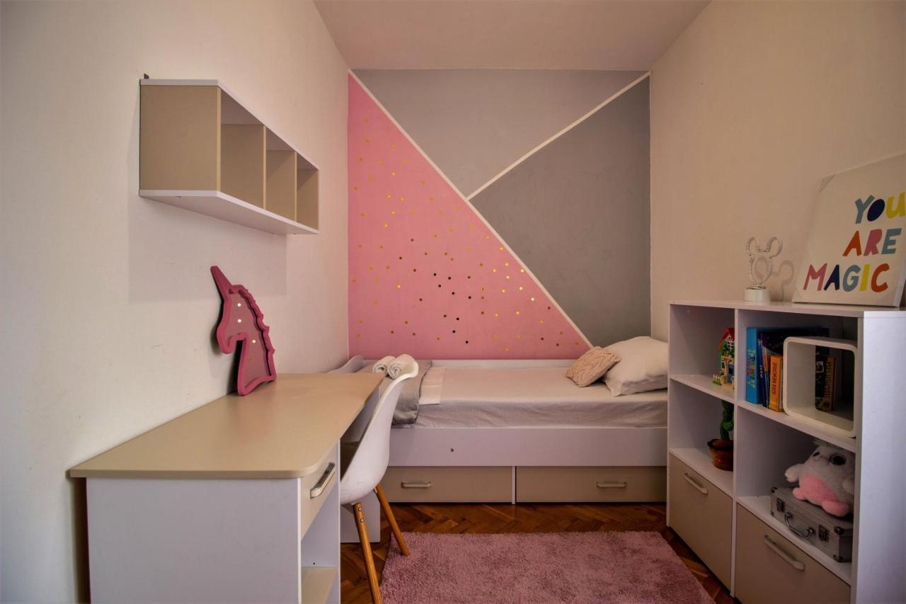 Modern Oasis Apartment Split Private Parking Exterior photo