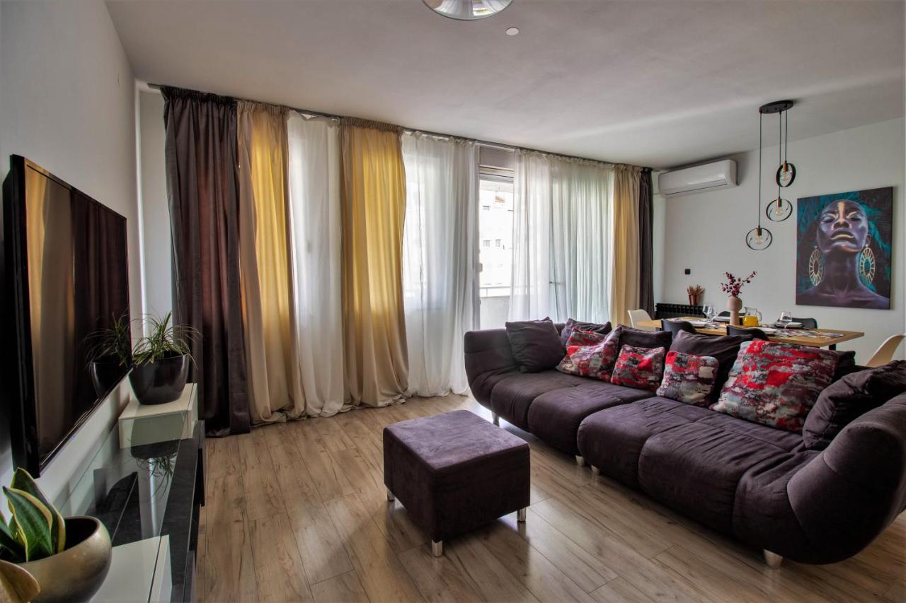 Modern Oasis Apartment Split Private Parking Exterior photo