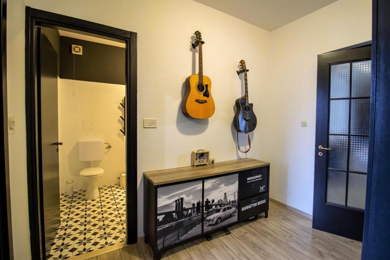 Modern Oasis Apartment Split Private Parking Exterior photo
